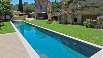 Piscine en forme de couloir de nage