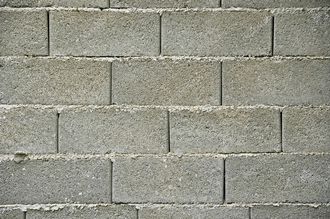 Construction d'un mur en parpaing